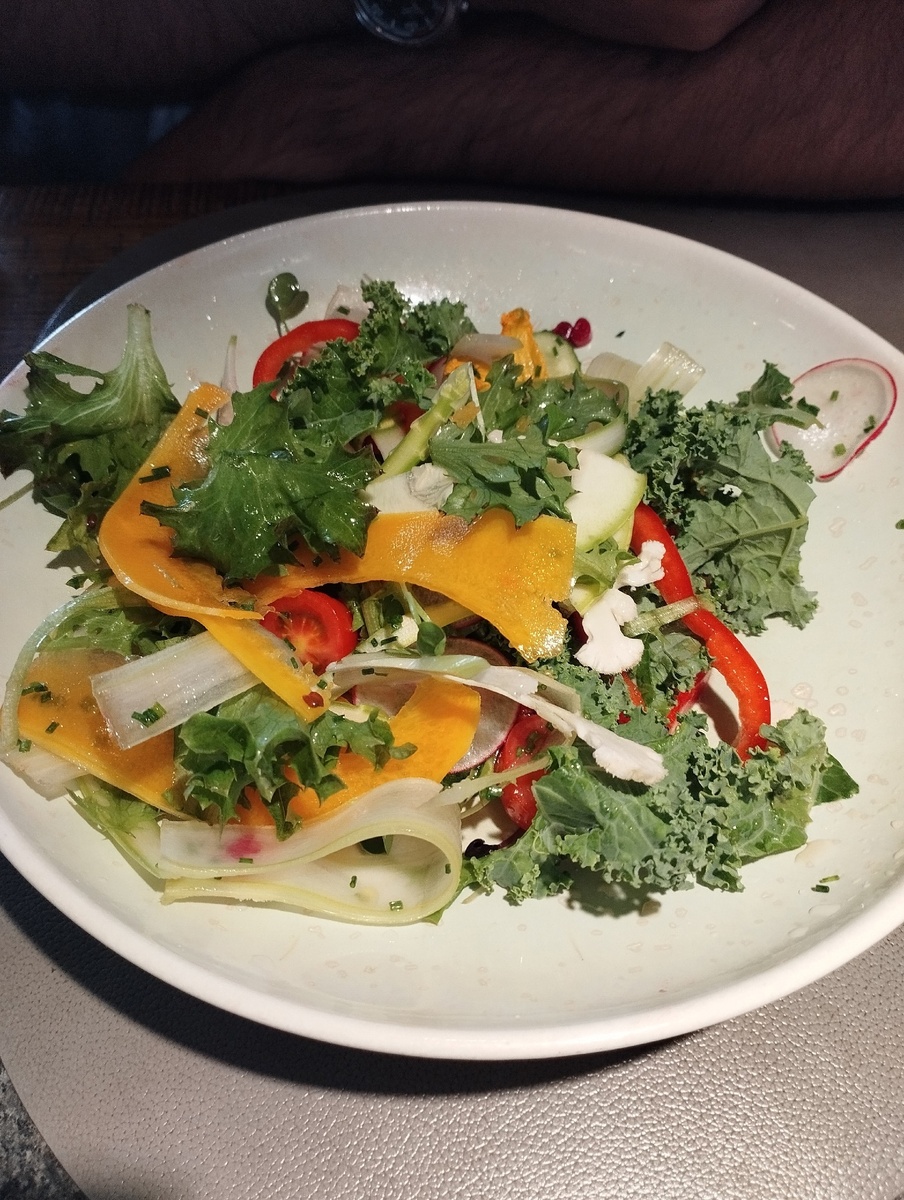 Так и называется - Салат из 12-ти овощей. Не считала, не проверяла, просто слопала с удовольствием и верой :)