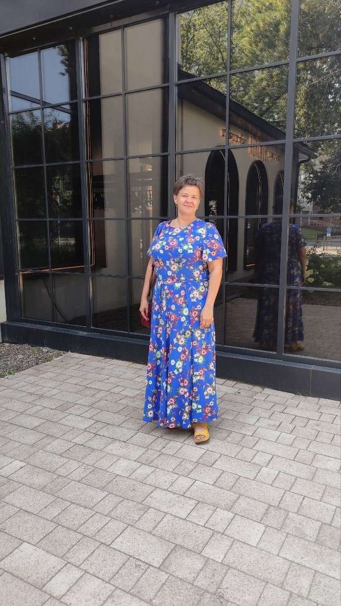 Остановка общественного транспорта на Мира и Ленина - Площадь революции, на Маркса - Кинотеатр "Луч" 