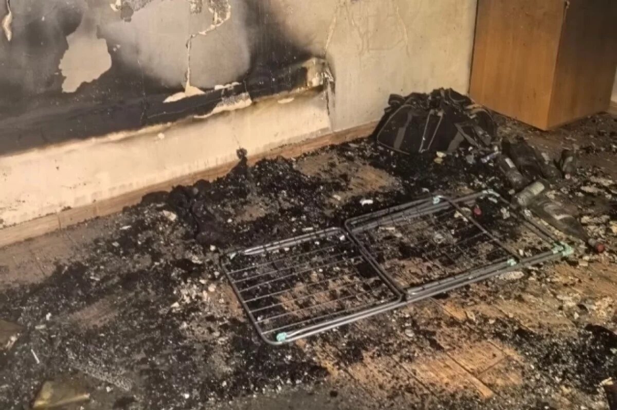    Когда приехали пожарные, из окна на втором этаже уже шёл дым