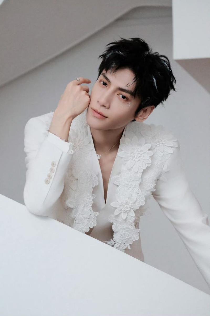 Актёр Ло Юньси, листайте галерею...