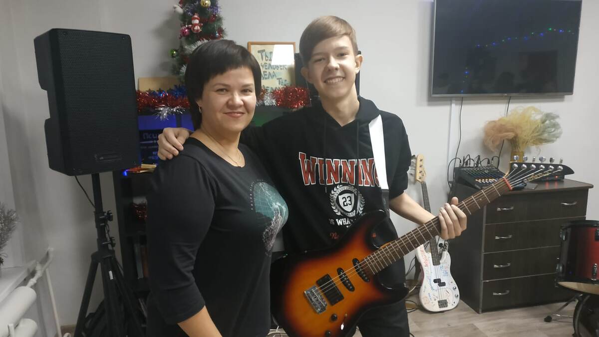 Первый предновогодний квартирник молодёжного ВИА "Что потом?", в котором участвовал мой сын.