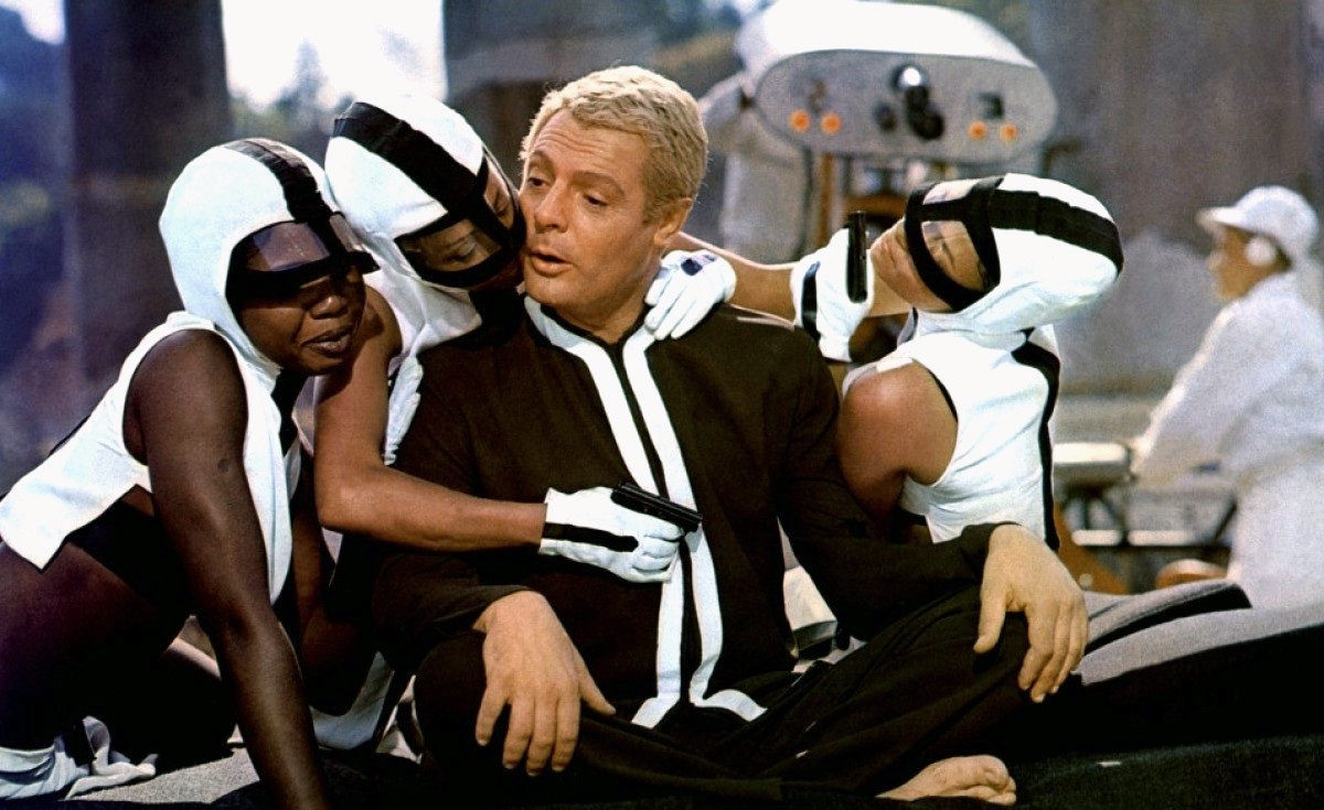 Пролистните изображение, чтобы увидеть следующий кадр из фильма «Десятая жертва» (1965)