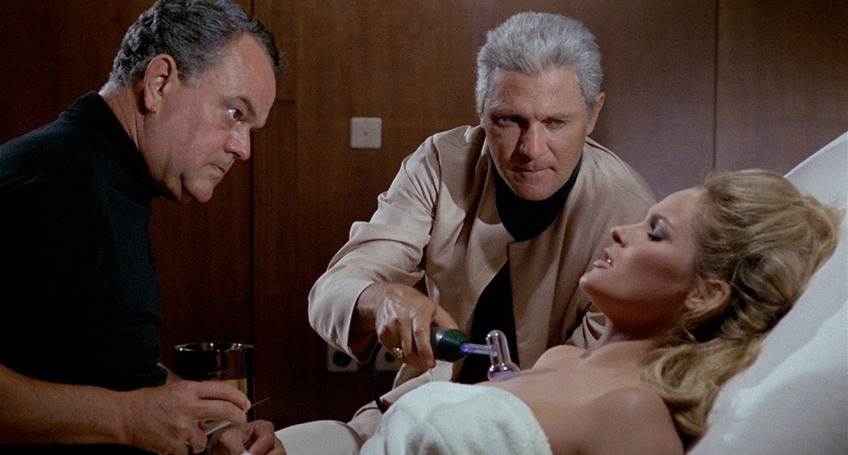 Пролистните изображение, чтобы увидеть следующий кадр из фильма «Десятая жертва» (1965)