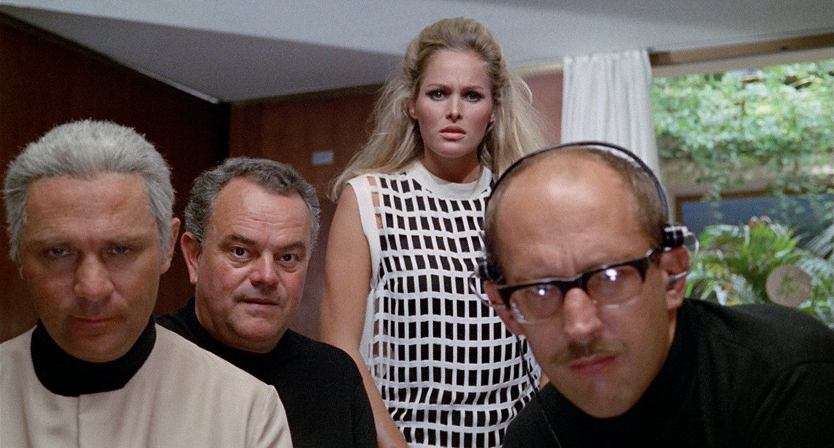 Пролистните изображение, чтобы увидеть следующий кадр из фильма «Десятая жертва» (1965)