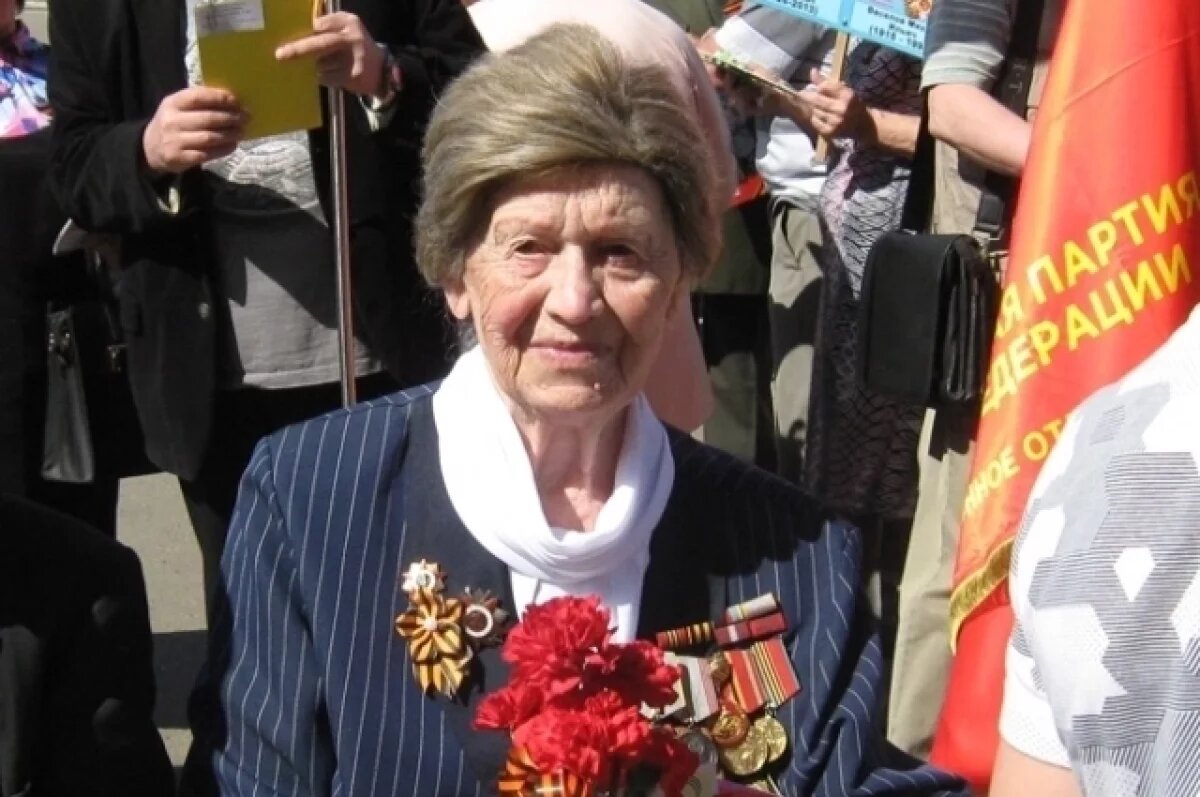    Нине Косицкой 14 января исполнилось 103 года, она любит разгадывать кроссворды и читать