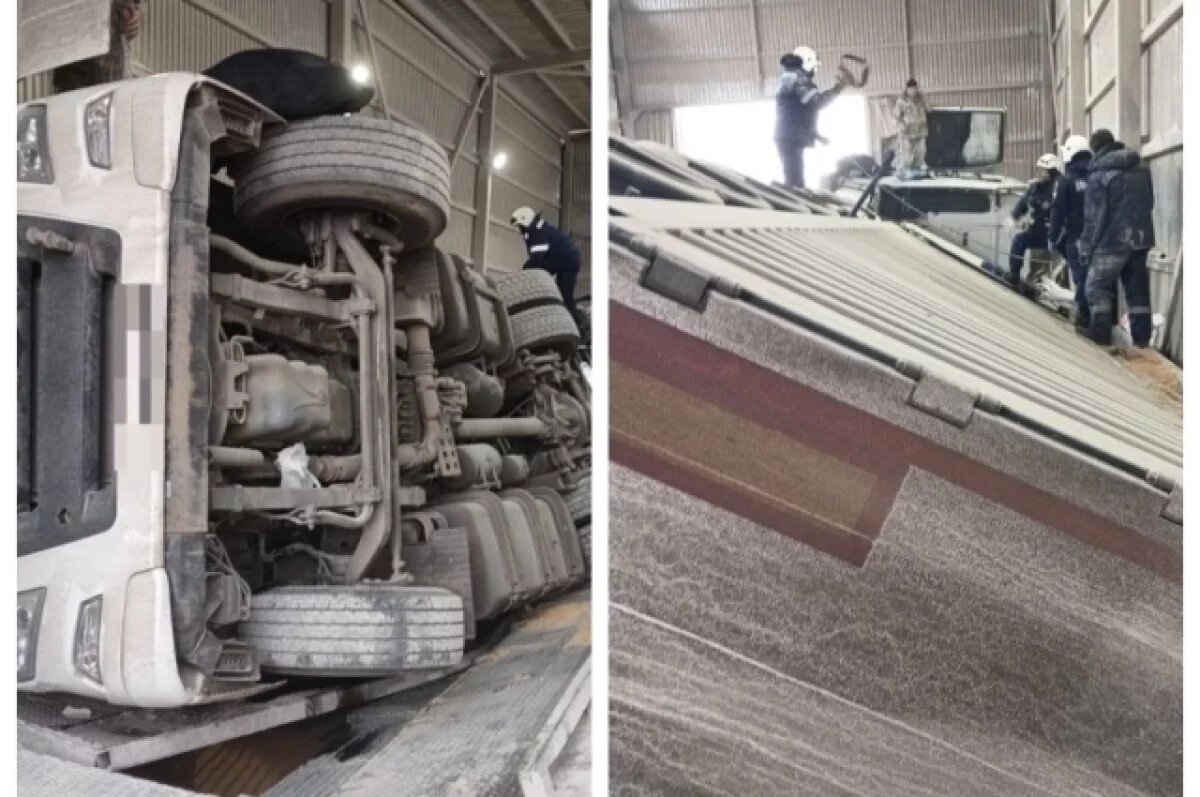    В Астрахани водителя придавило перевернувшимся зерновозом