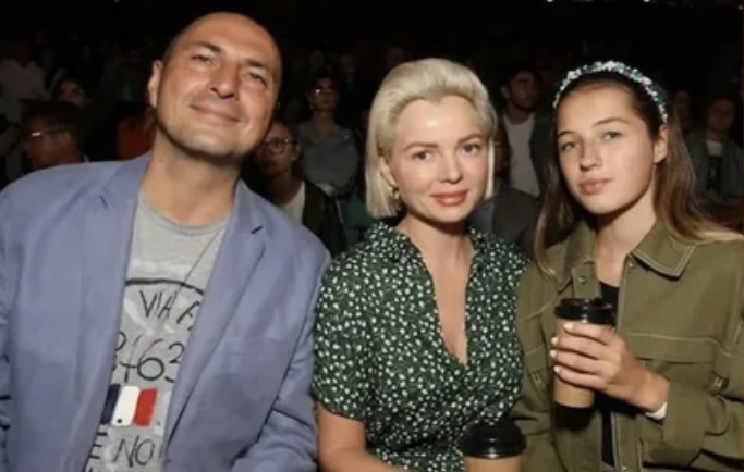 Ариадна с отцом Игорь Вдовин и мачеха Елена 