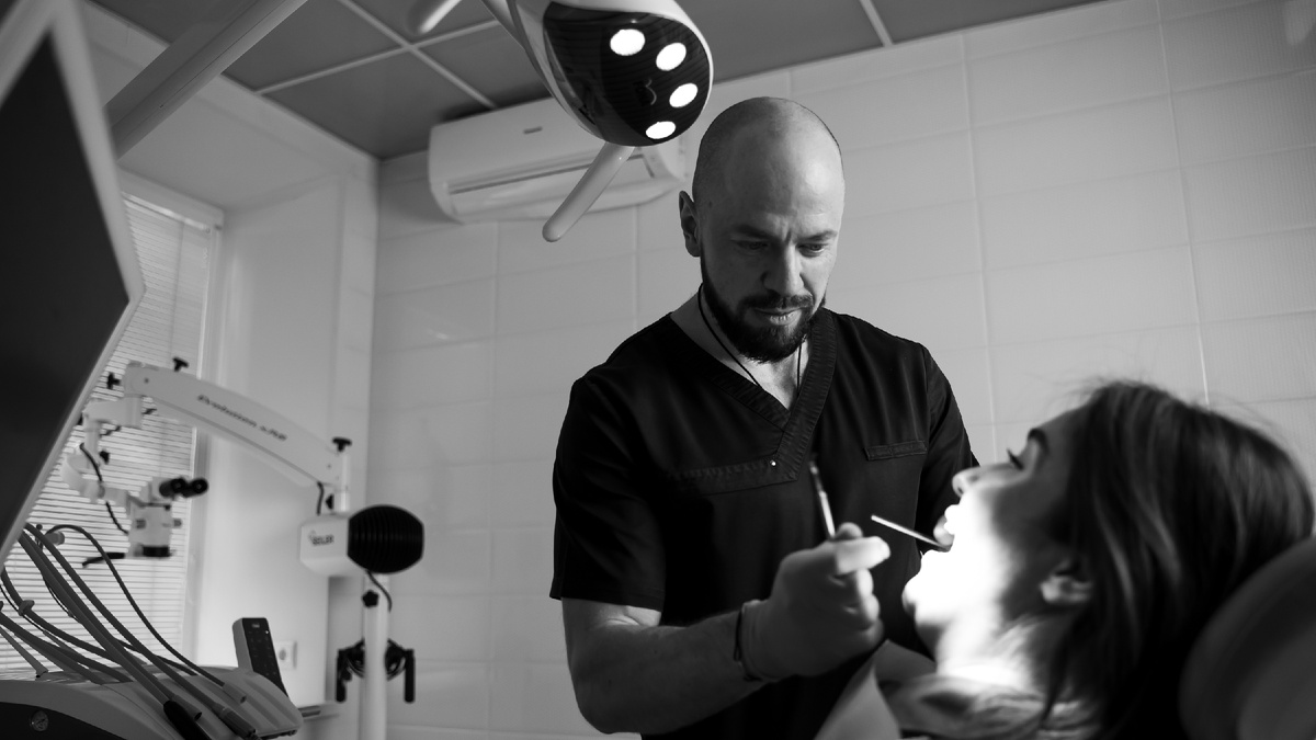 Какие коронки ставят на жевательные зубы