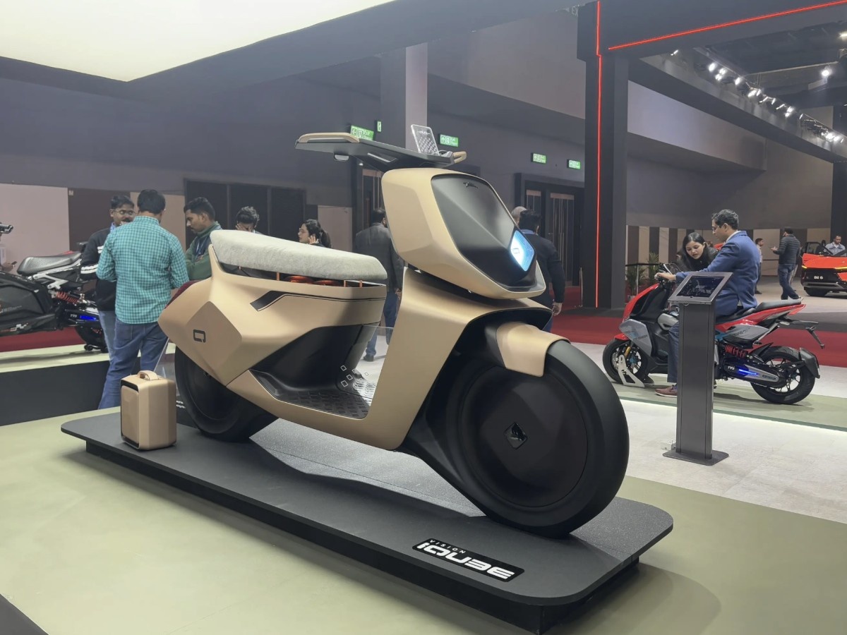    TVS представила концепт электроскутера с проекционным дисплеем