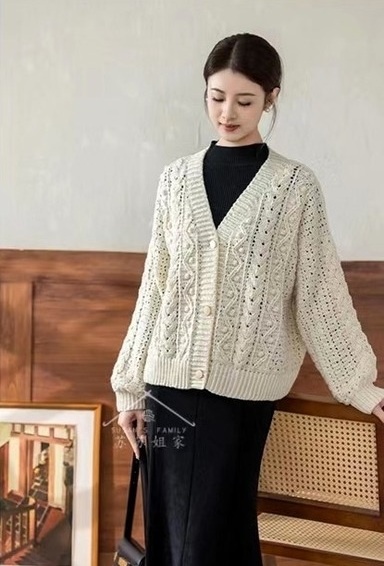 Кардиган с рельефным узором (вязание крючком, листайте галерею)