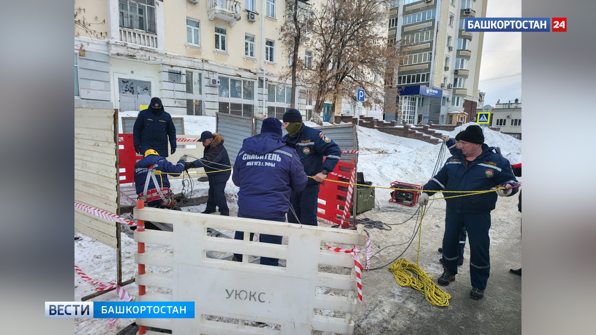    В центре Уфы после провала грунта перекрыли дорогу