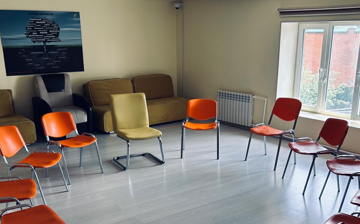 Зал групповой терапии в реабилитационном центре «РЕКАВЕРИК»