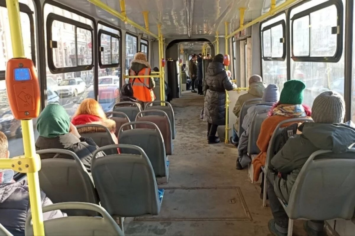    В Волгограде женщина упала в салоне трамвая