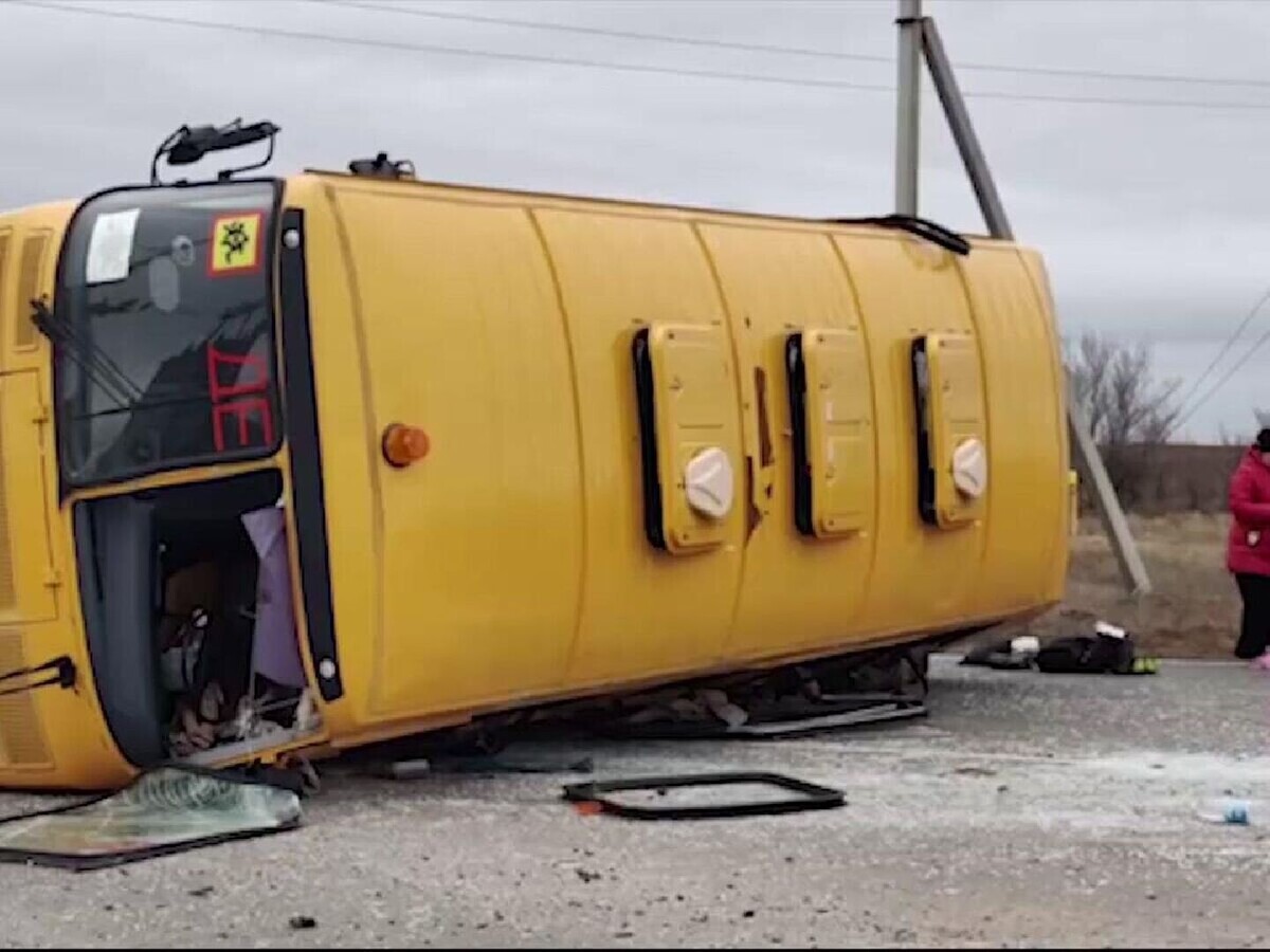 автобус на боку.  фото: картинки яндекса.  