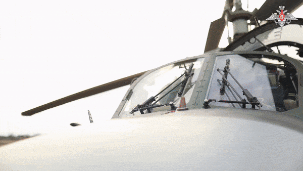    Ка-52м сорвал ротацию ВСУ, уничтожив бронетехнику и личный состав противника в приграничном районе Курской области // Видео с официального ТГ-канала Минобороны