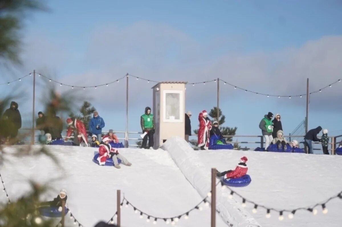    В ЦПКиО Волгограда открыли снежные горки для горожан