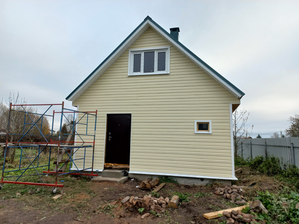 Поздняя осень, а трава зеленая... 