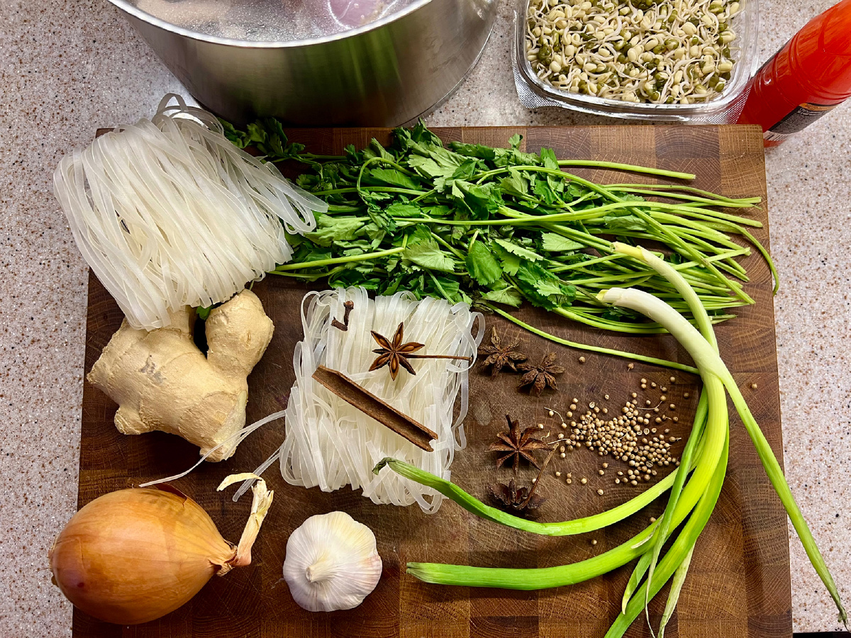 Курица уже в кастрюле 