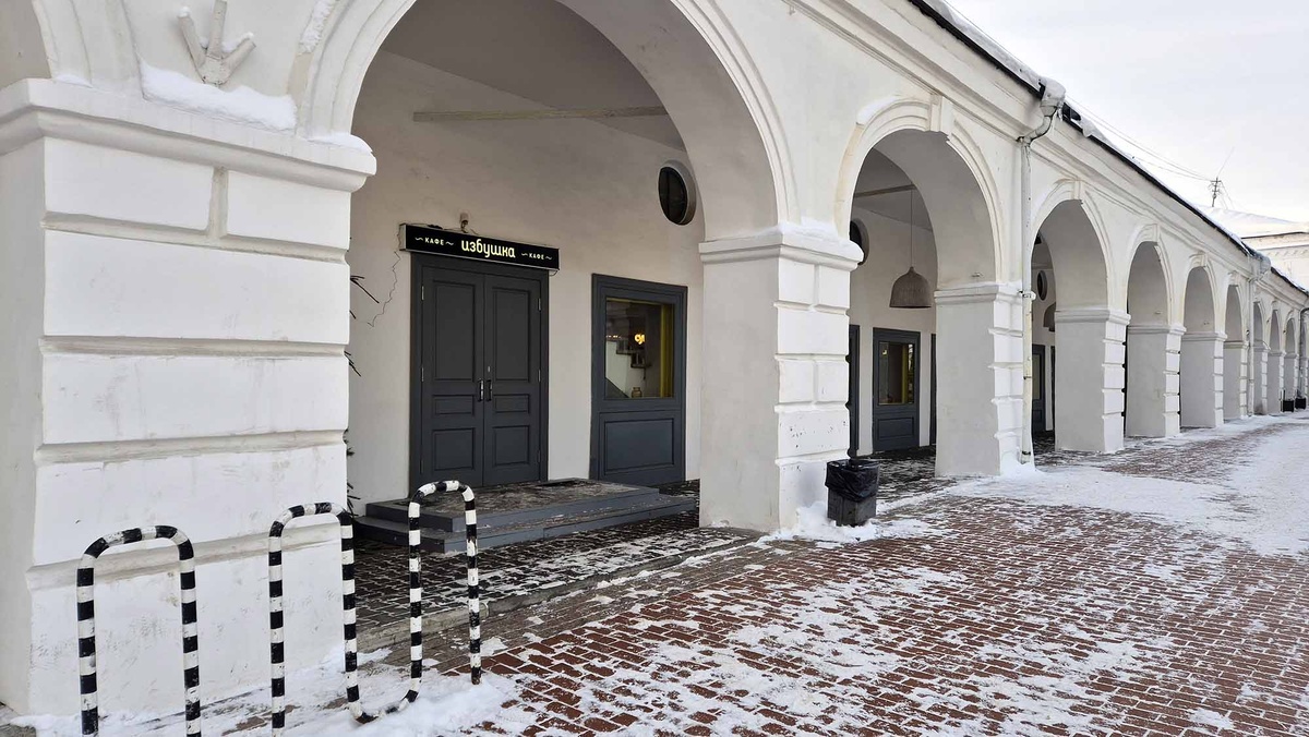 Кафе "Избушка" работает в старинных торговых рядах Костромы