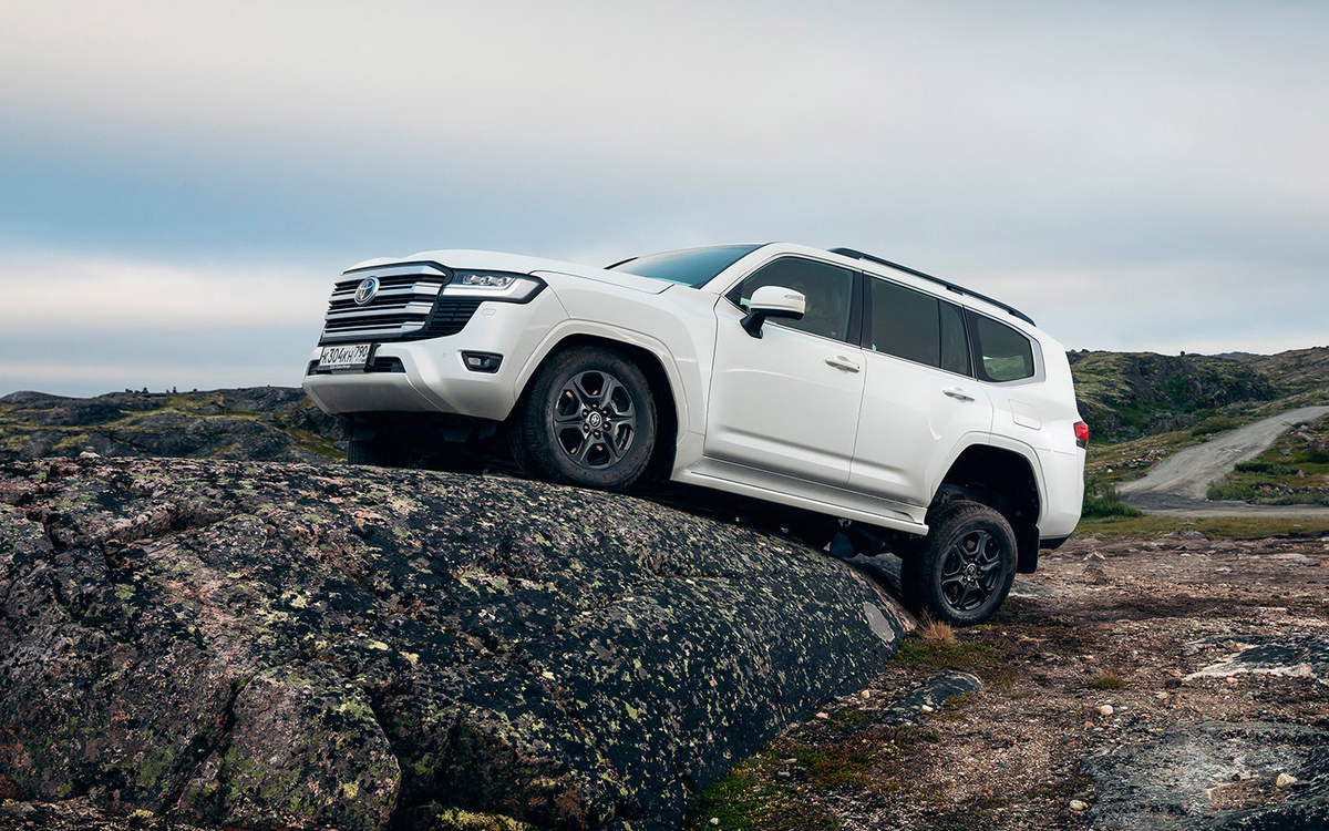 Toyota📷Toyota Land Cruiser 300