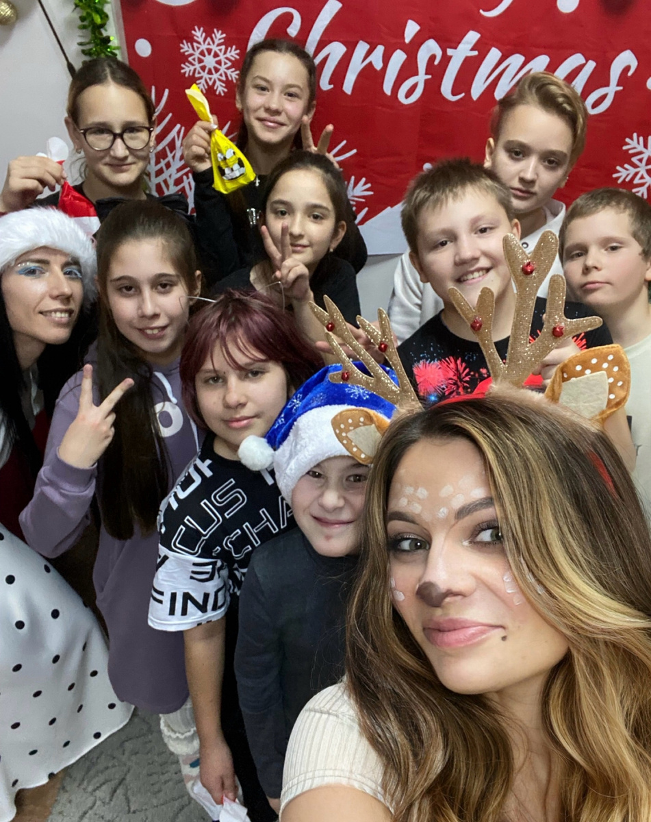 Найди автора на фото😁