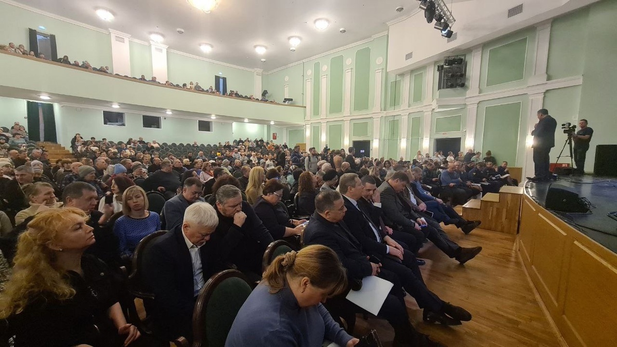    Врио главы Курской области продемонстрировал письменное заявление от жителей Глушковского района