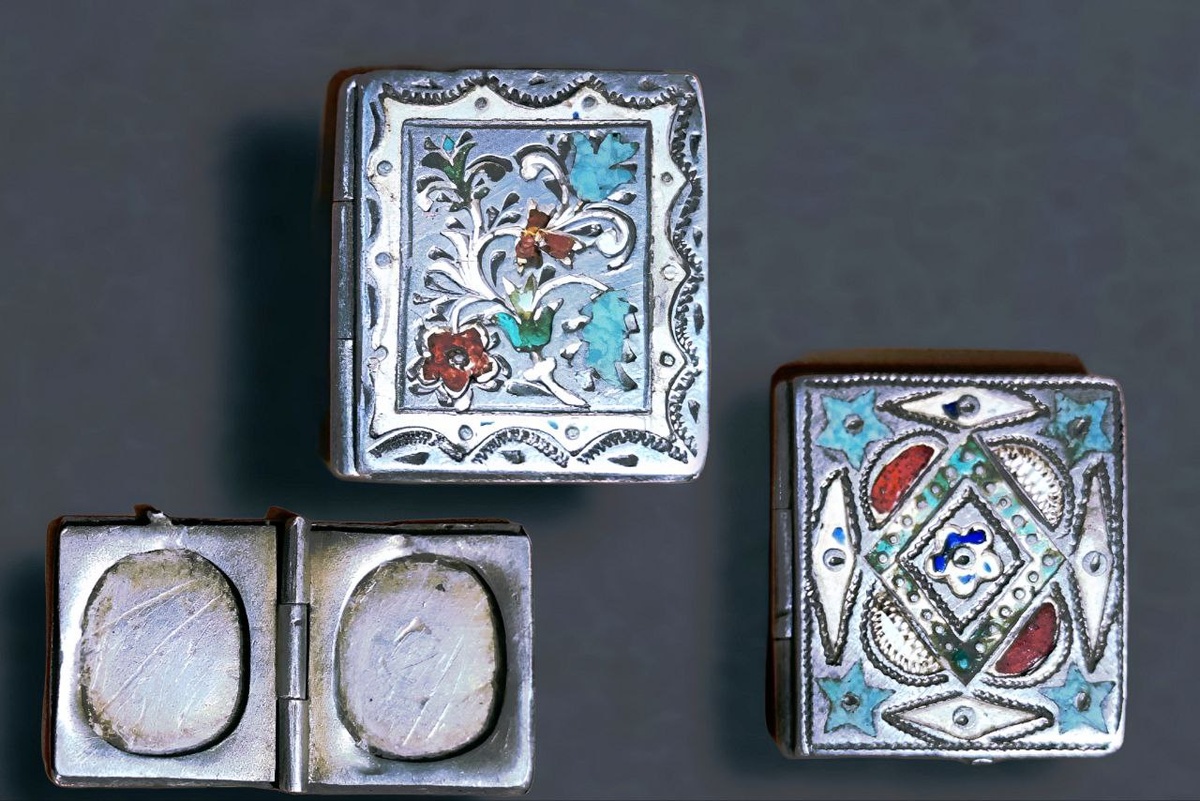 Кулон локет, подарок от Николая.