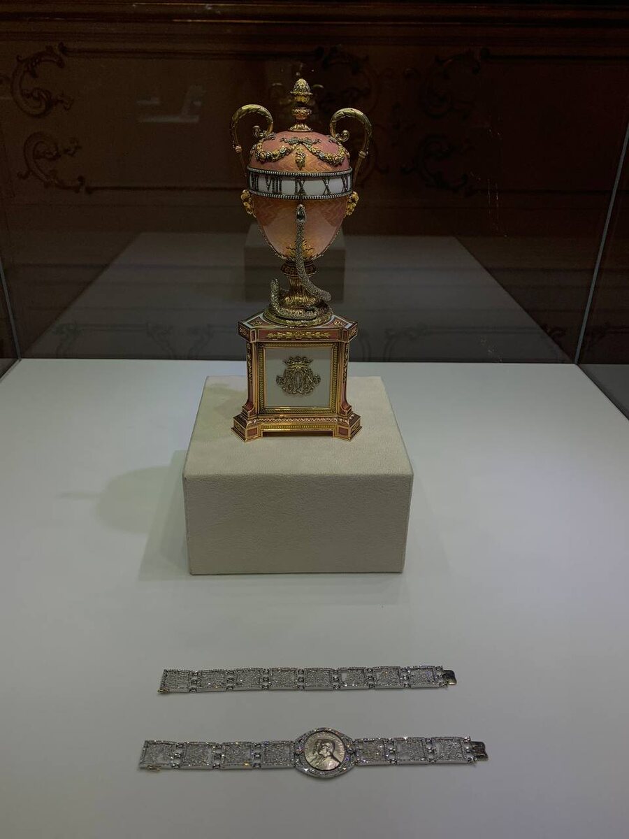 Яйцо-часы герцогини Мальборо и колье-браслет. Музей Фаберже. Личный архив редактора