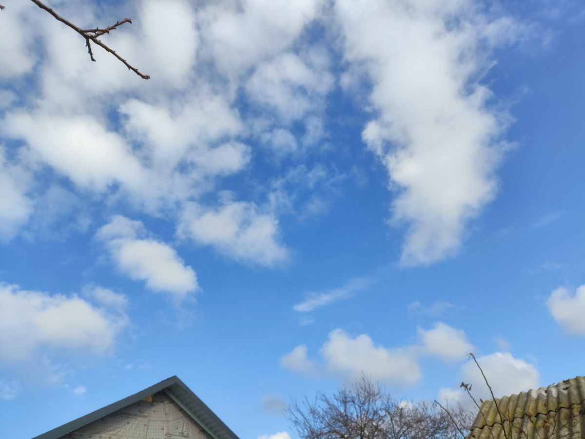 И почему с другой стороны небо всегда чище?