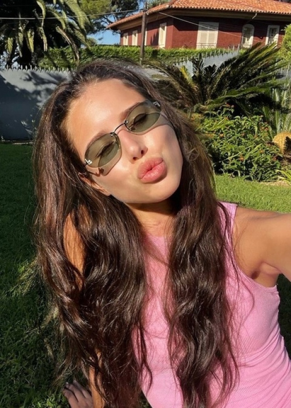    Аврора - дочь состоятельных родителей