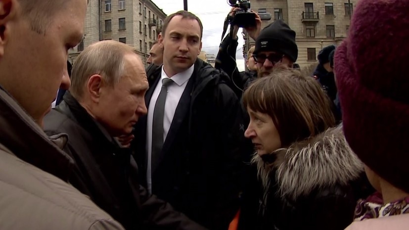 Чему удивляться-то? Ведь было же все ровно то же самое и раньше. И не раз. Из репортажа RT от 19.02.2020: "Одна из женщин спросила российского лидера, как можно прожить на 10 800 рублей в месяц, и предположила, что у президента зарплата выше. «Думаю, что очень трудно [прожить на 10 800 рублей]», — ответил Путин." 