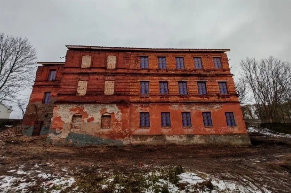    Первоочередные противоаварийный работы провели в Доме Седельщикова в Пскове