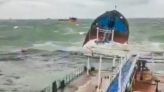    Севший на мель танкер "Волгонефть-239" демонтируют и уберут из акватории до конца марта Ирина Петрова