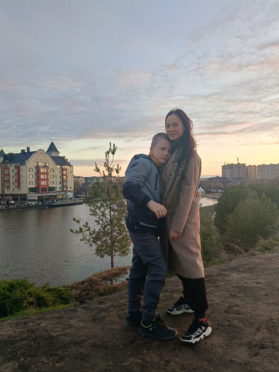 У нас мало фотографий где мы вдвоем потому что в основном гуляем без компании) 