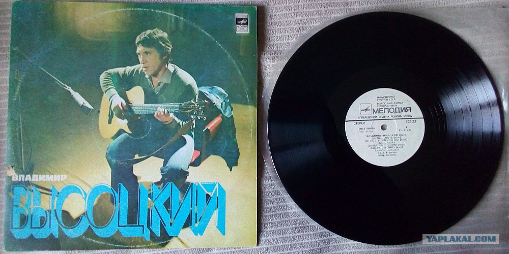 Вот такую - нашла фото в интернете. Листайте дальше - там спимок песен.