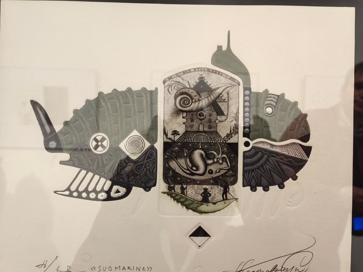 Некоторые из экспонируемых произведений на выставке "Визульная культура". Сергей Нестерчук, "Субмарина", бумага, офорт, 2023 