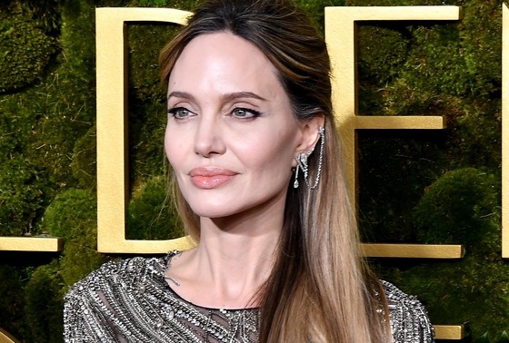    Анджелина Джоли