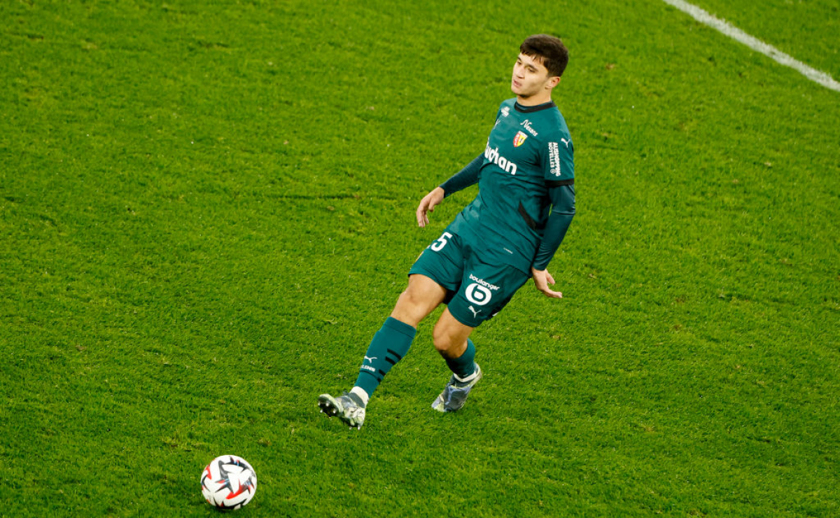 Центральный защитник Абдукодир Хусанов в "Лансе"