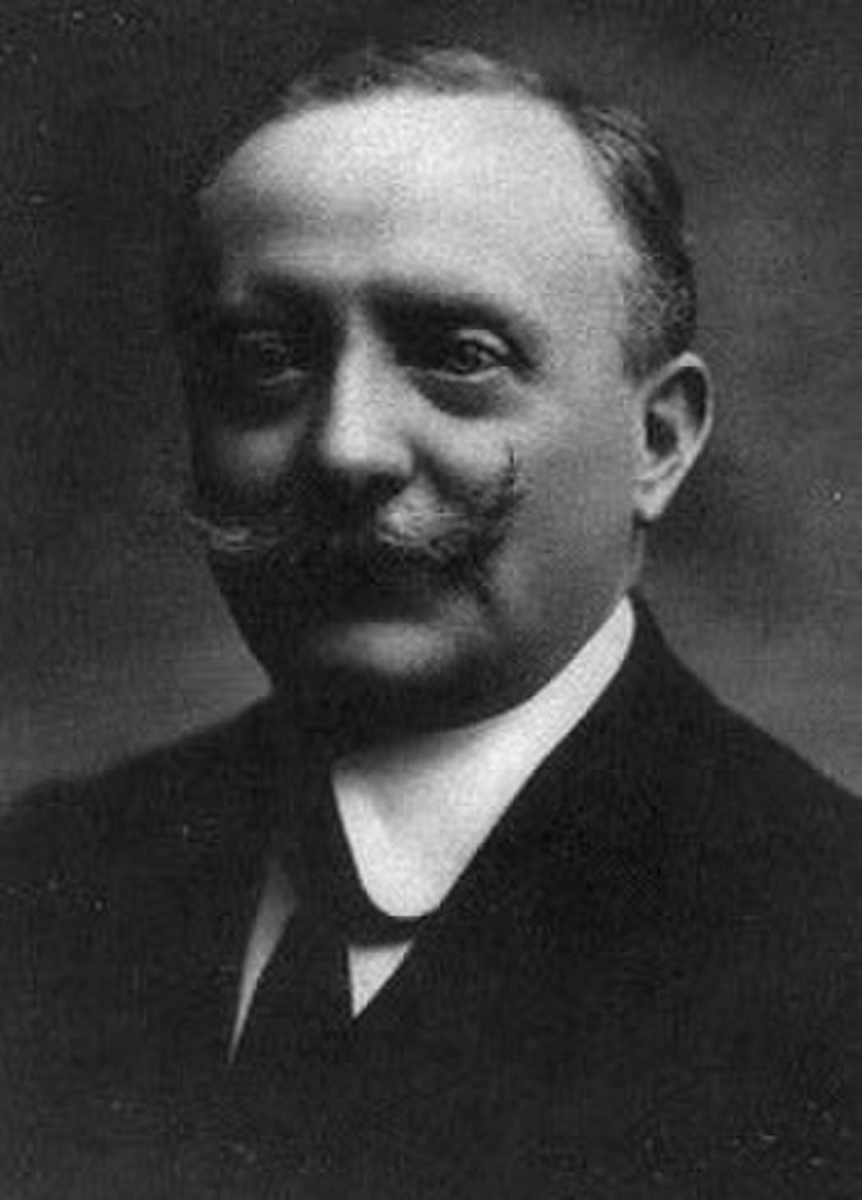 Луиджи Факта. Итальянский политик и государственный деятель, возглавлял кабинет министров Италии с 26 февраля 1922 года по 31 октября 1922 года. Он был последним председателем Совета министров Италии до насильственного захвата государственной власти фашистами под руководством Бенито Муссолини, в результате так называемого «Марша на Рим»