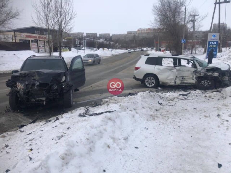    ДТП на ул. Эмилии Алексеевой. Источник: t.me/go_barnaul_telegram