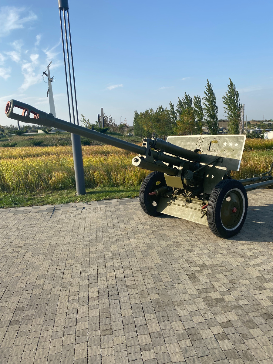 76-мм дивизионная пушка ЗИС-3 образца 1942г. Народный военно-исторический музей Великой Отечественной войны "Самбекские высоты".