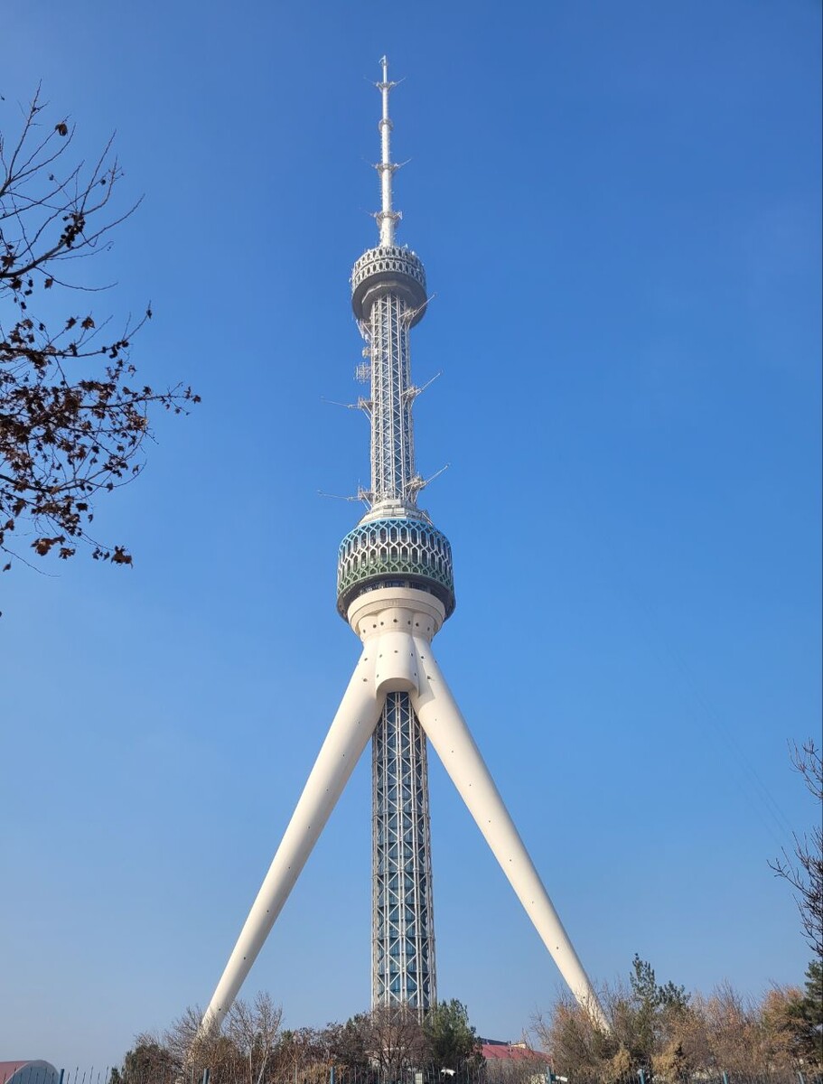 Подлинный "Центр Плова" находится у этой телебашни