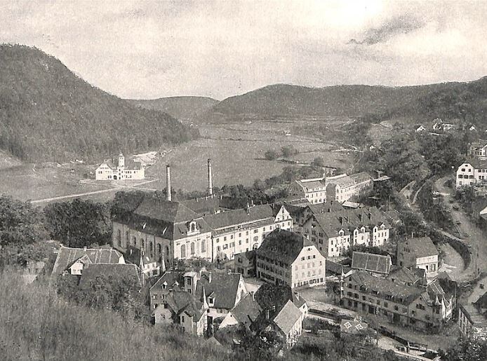 Оружейный завод братьев Маузеров, а на другом берегу их вилла