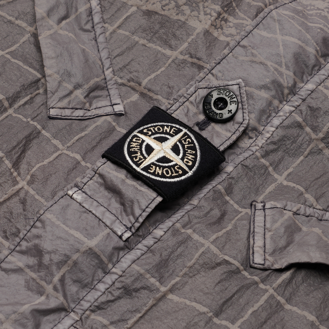 Одной из особеностей этой куртки является расположение патча на груди,а не на левой руке, как обычно