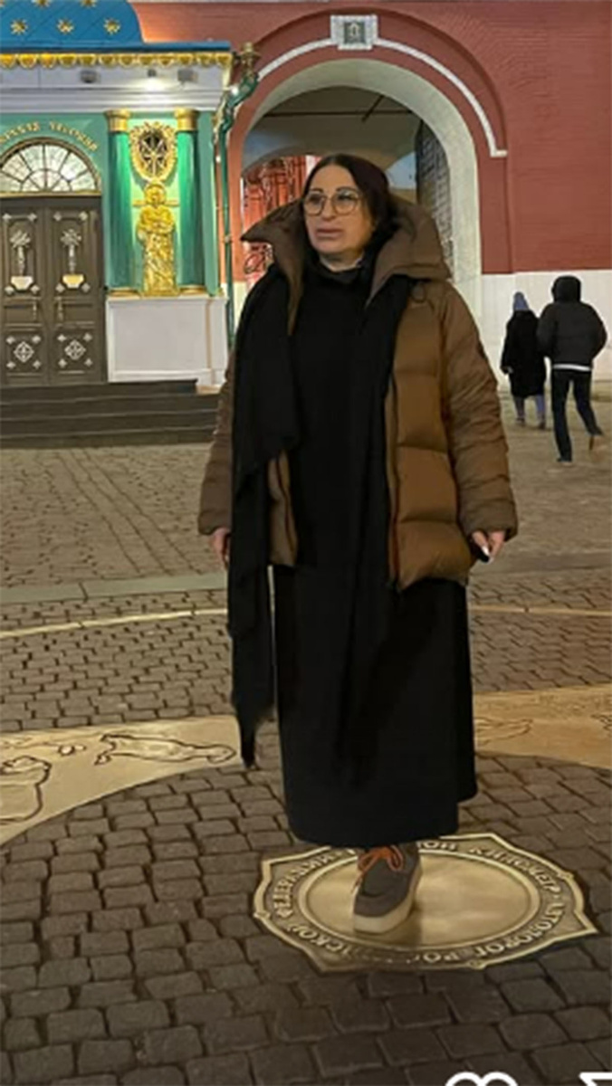 Марина Тристановна во время прогулки по Москве. Фото: соцсети Марины Тристановны