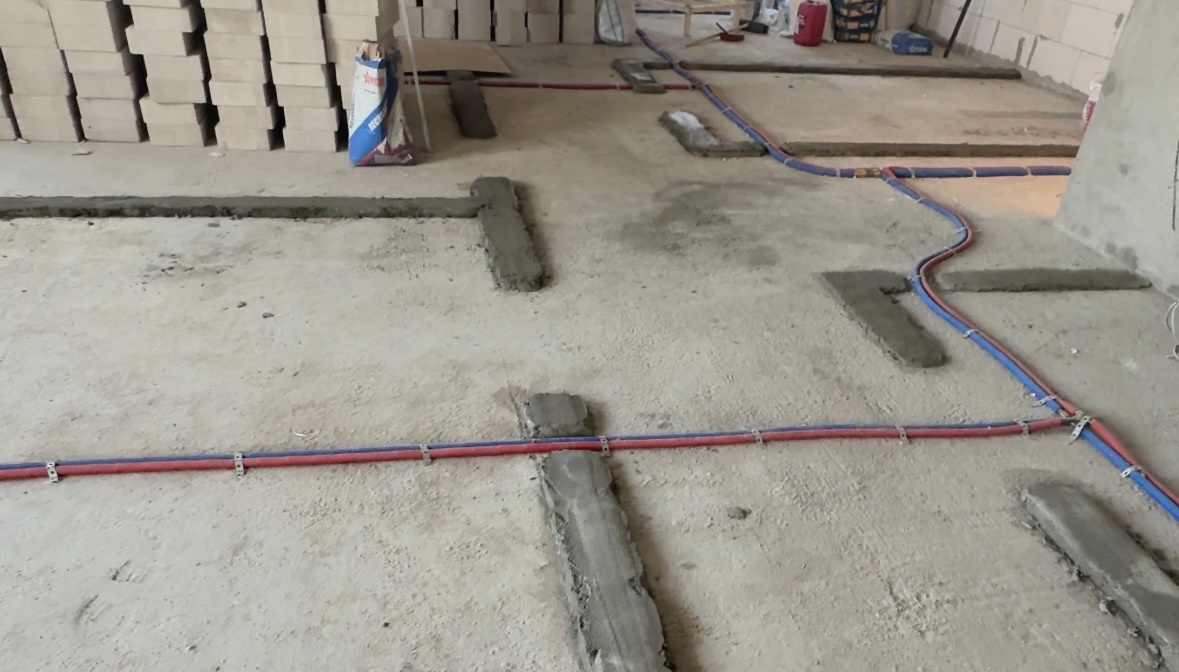 Подложка из пескобетона для дальнейшей укладки пеноблоков