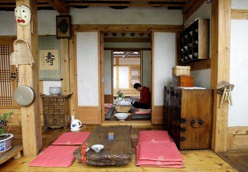 Каждый член семьи находил для себя подходящее место для сна и там стелил свой «матрасик»