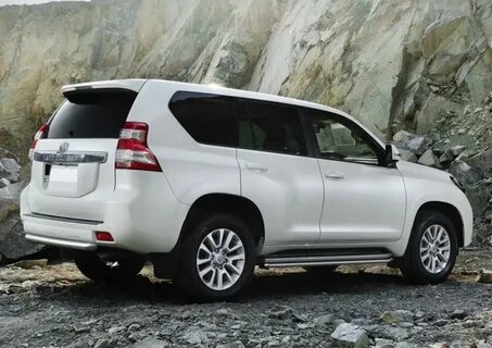 Toyota Land Cruiser Prado: Сочетание проходимости, комфорта и долговечности делает этот внедорожник фаворитом среди тех, кто ценит надежность на любых дорогах.