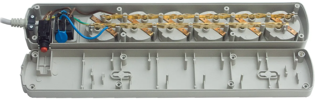 Типовые удлинители, хоть и с базовой защитой