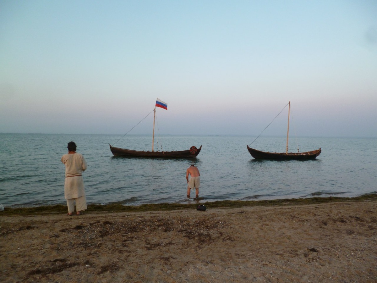 С флагом Сварог, без флага Святовит.